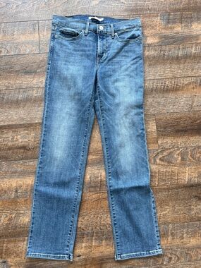 Levi's Women's Light Blue Straight Leg Jeans